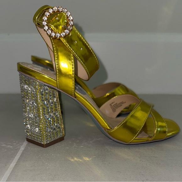 Glamorous Gold and Silver Women's Heels Betsy Johnson Size 7 - Picture 3 of 7